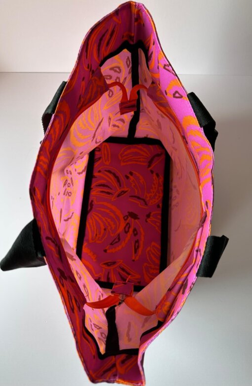 Alternative view of Bolso Hilary