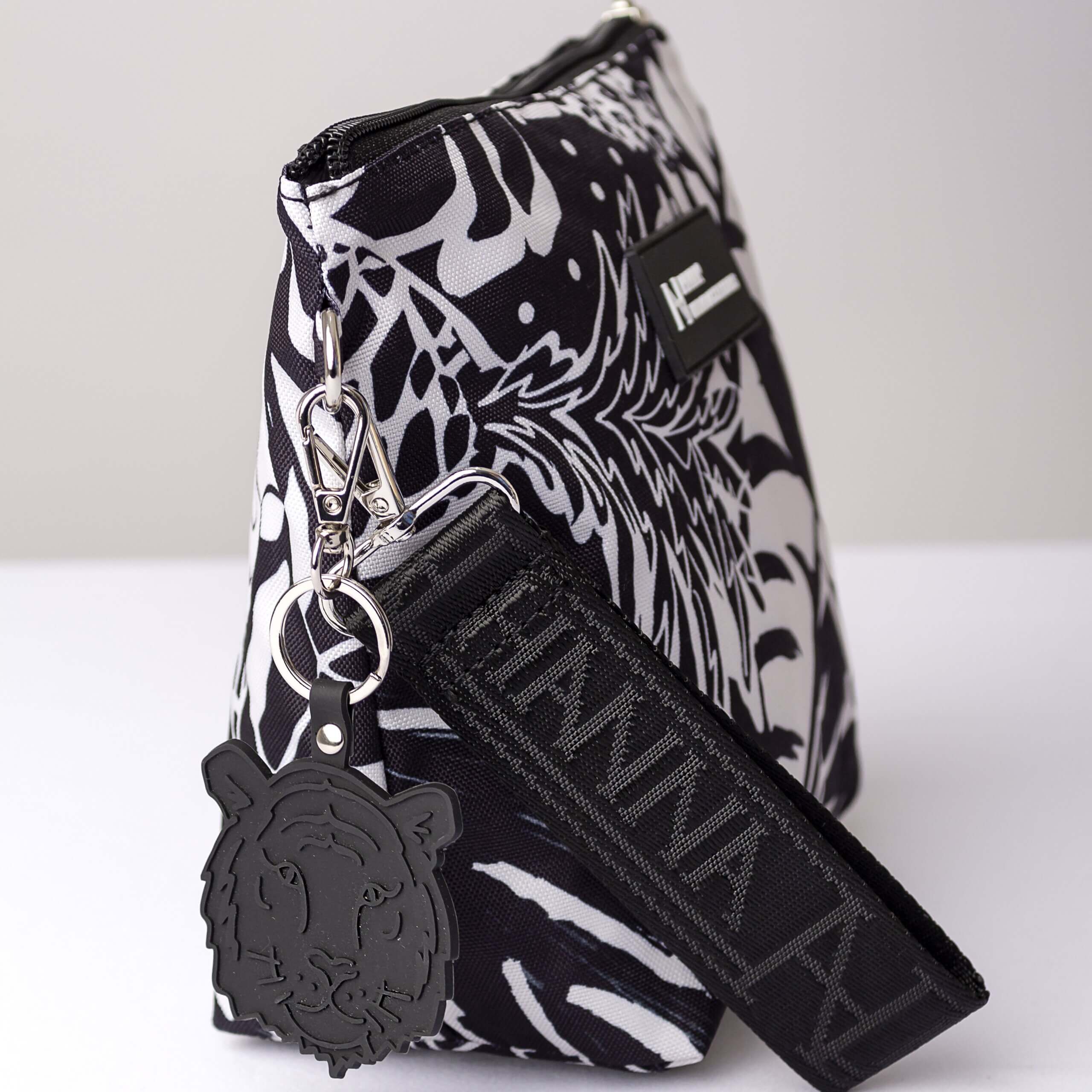 Alternative view of Portacosmetico Yapa