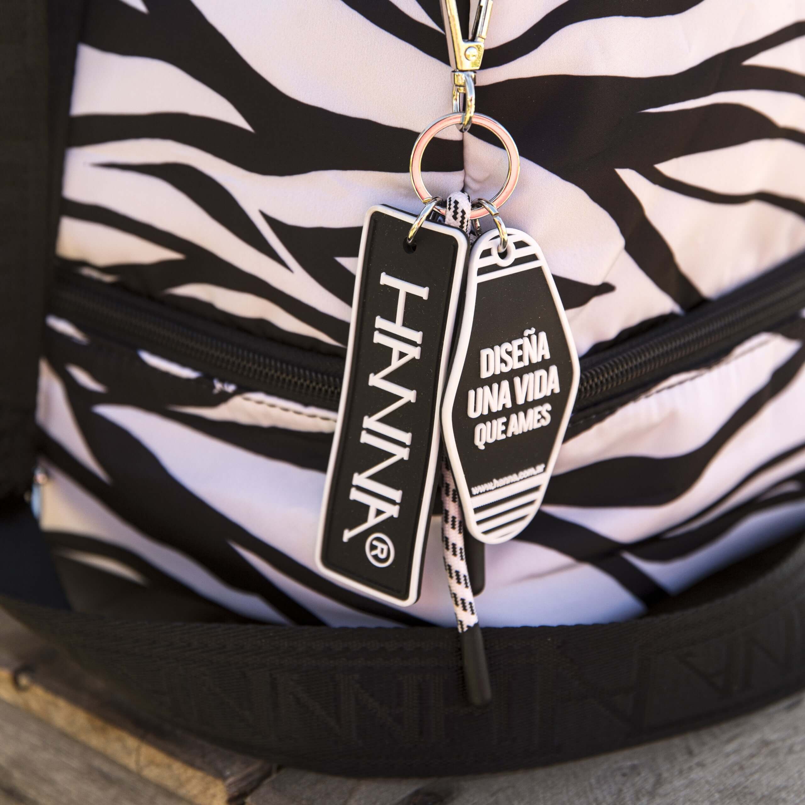 Alternative view of Bolso Maru