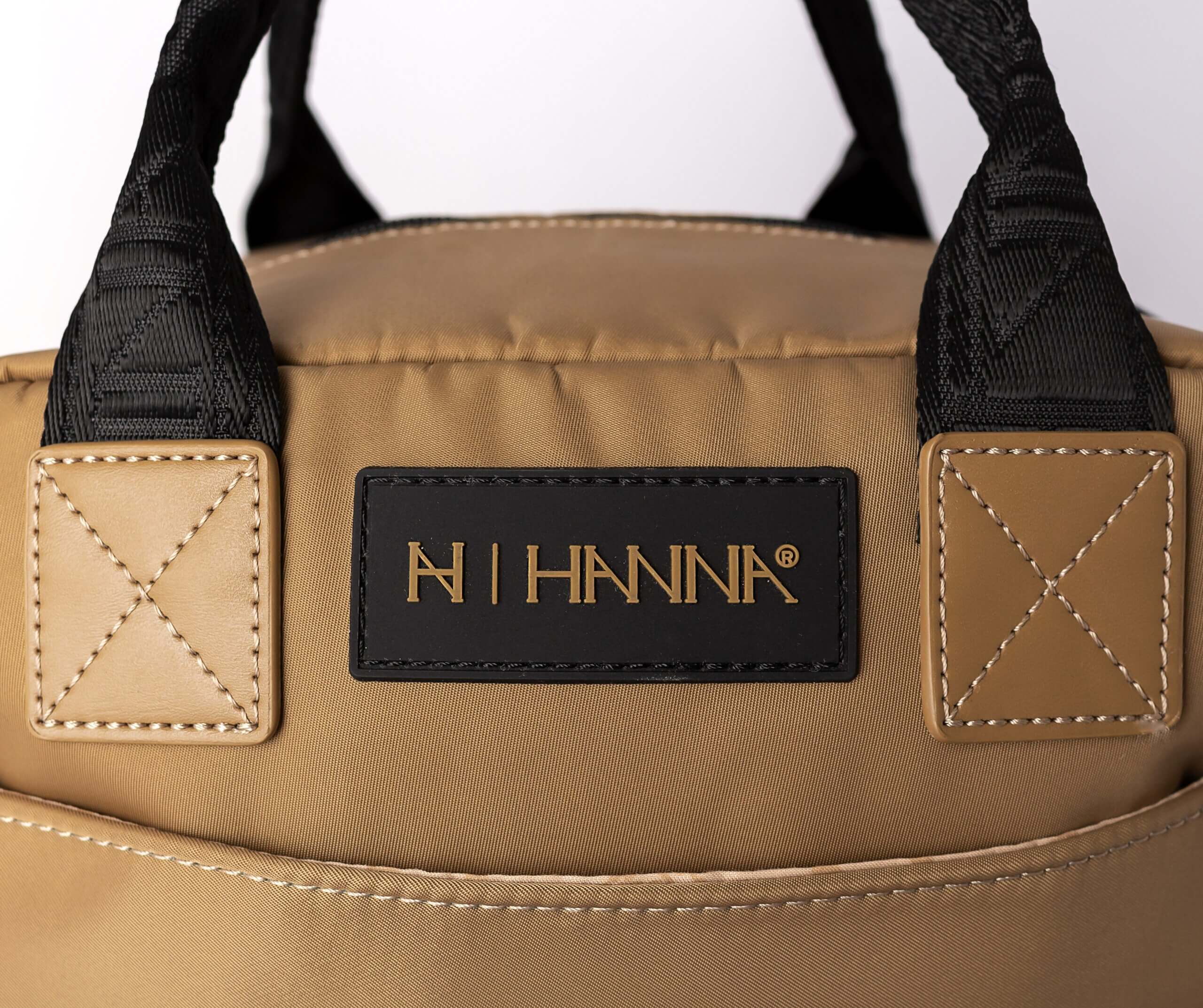 Alternative view of Lunchera Pali Lisa