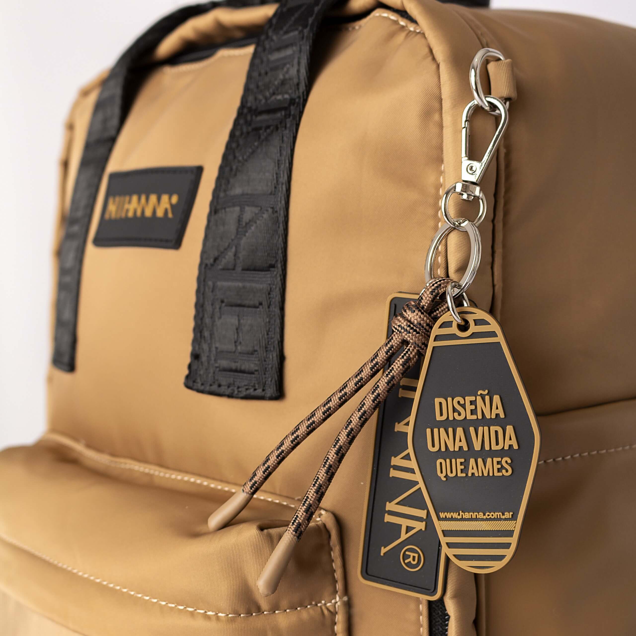 Alternative view of Mochila Tania