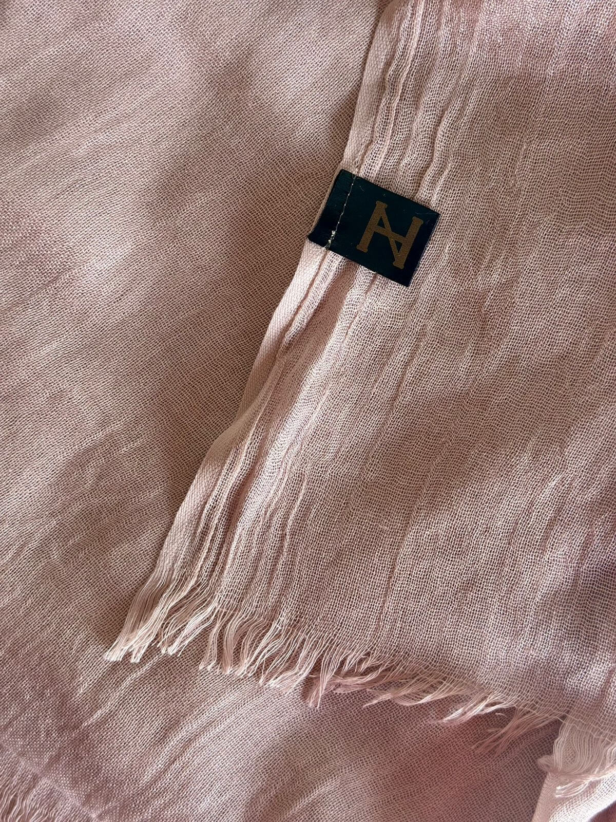 Alternative view of Pareo Jazmin