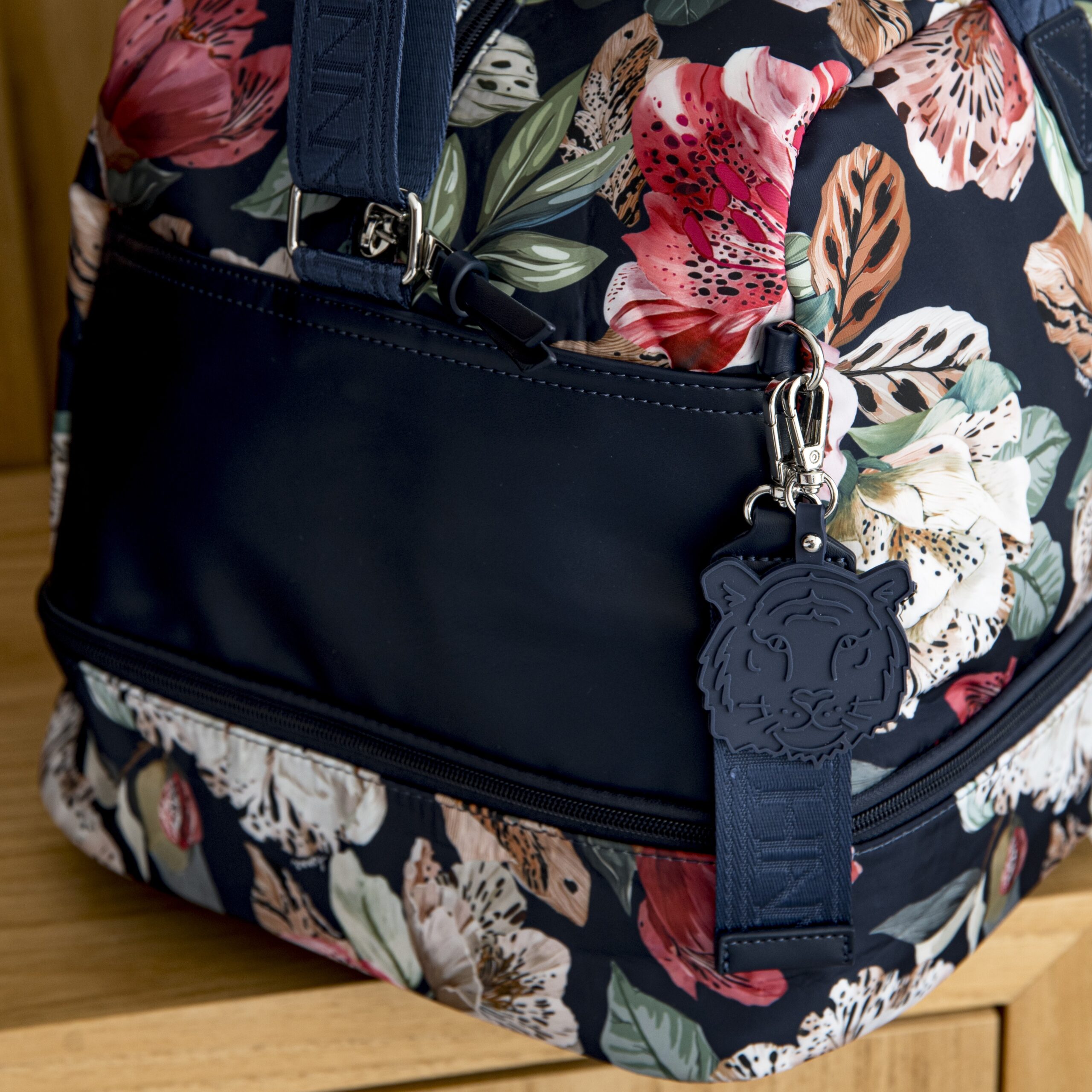 Alternative view of Bolso Maru