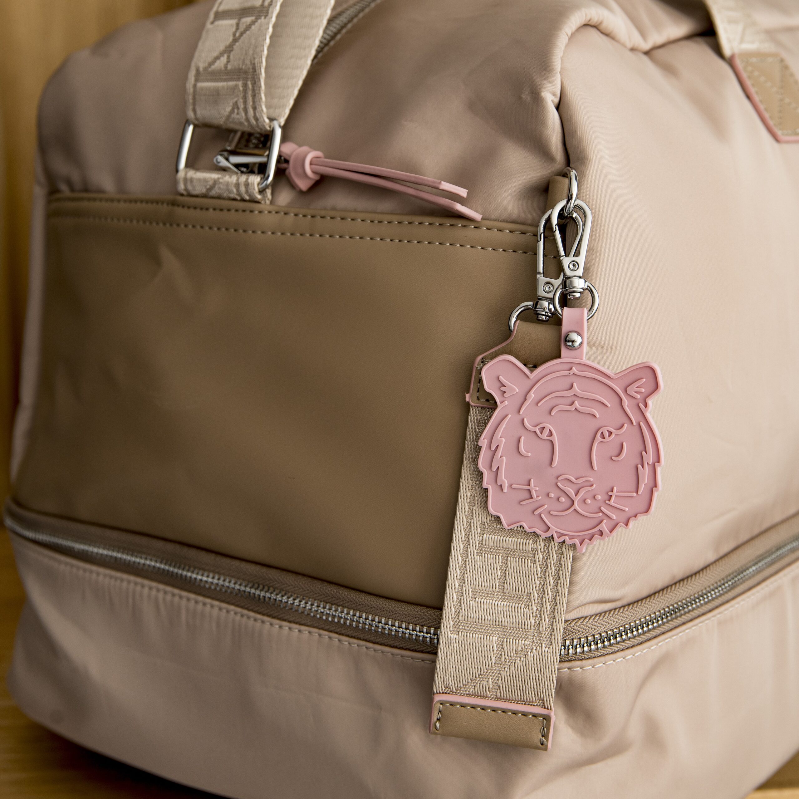 Alternative view of Bolso Maru