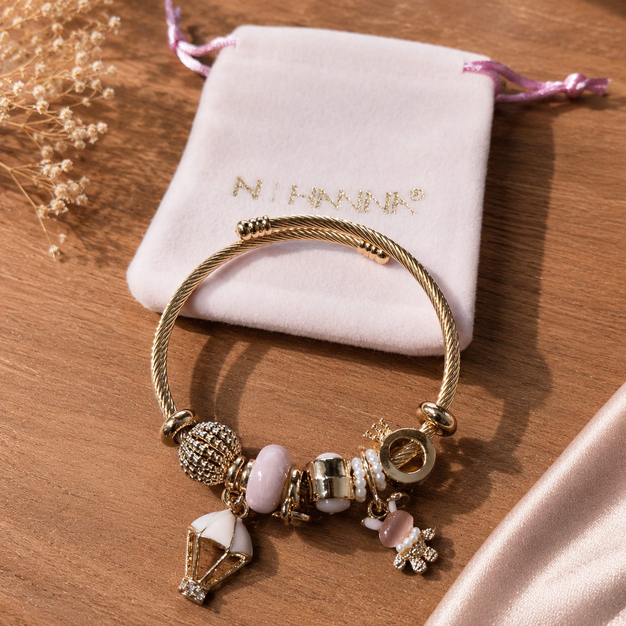 Alternative view of Pulsera Charms con Funda