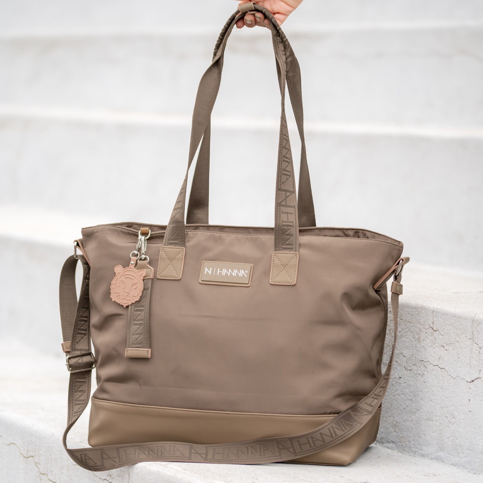 Alternative view of Bolso Lohan